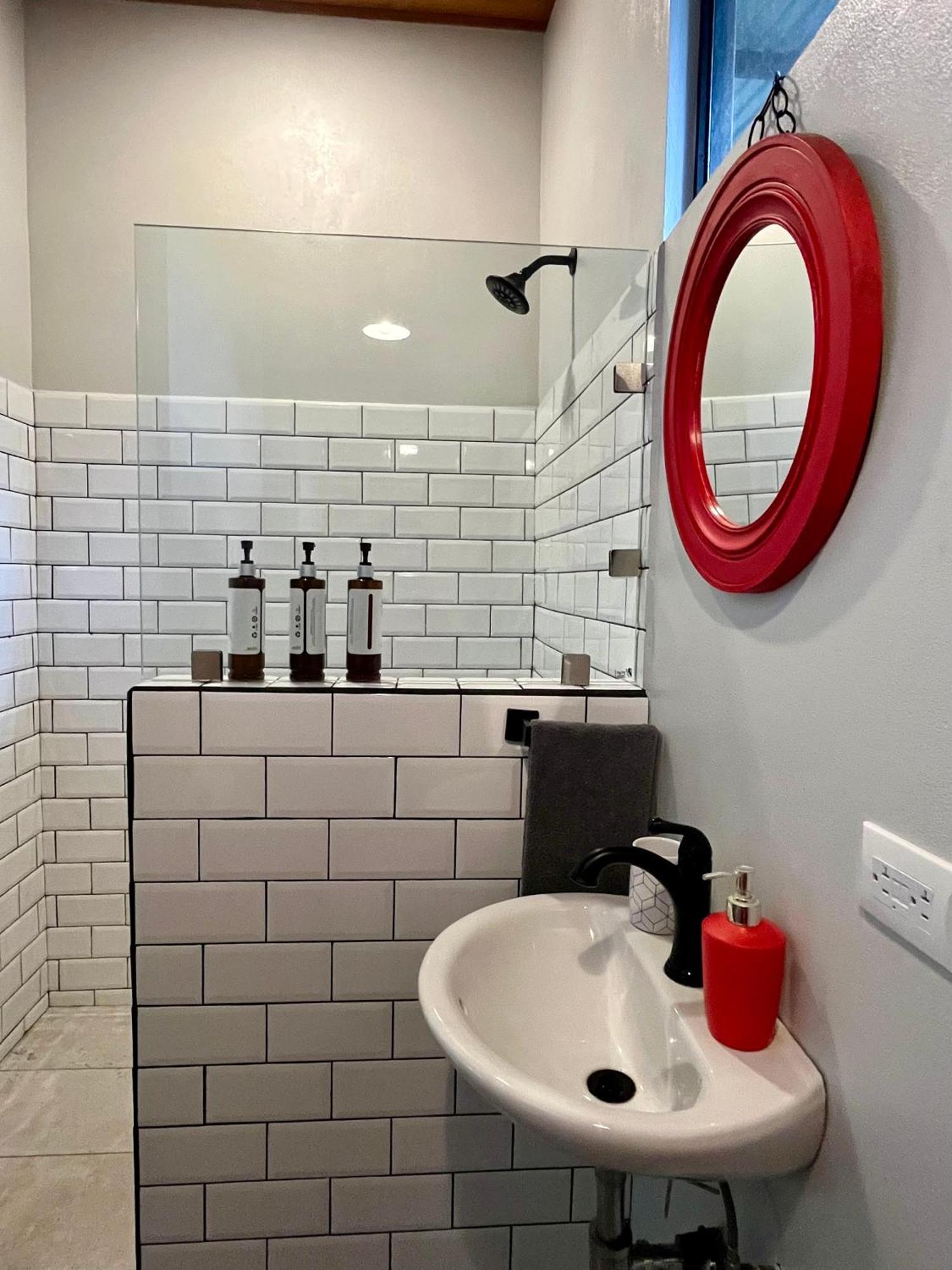 אוביטה Industrial Studio With Private Jacuzzi מראה חיצוני תמונה