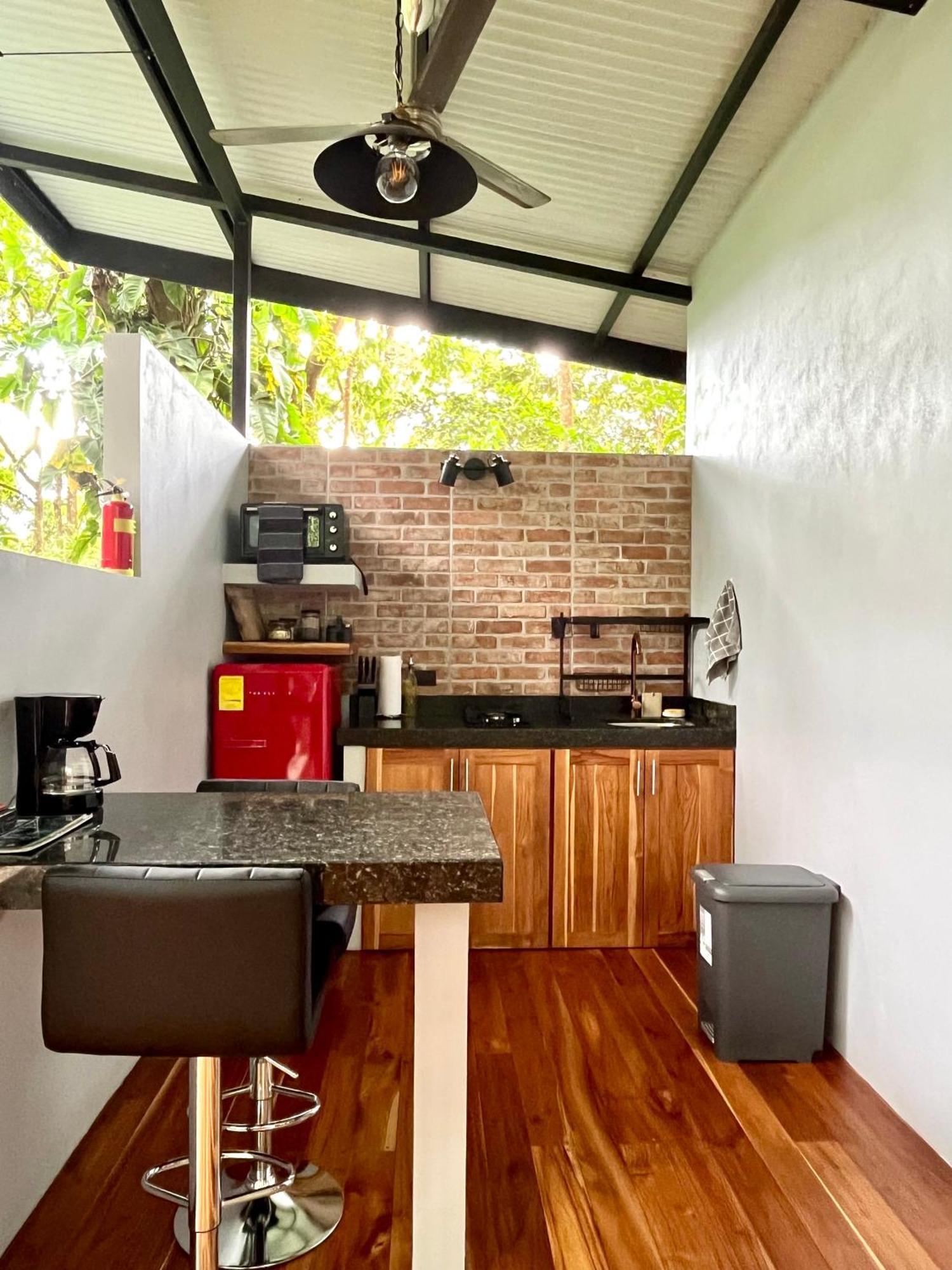 אוביטה Industrial Studio With Private Jacuzzi מראה חיצוני תמונה